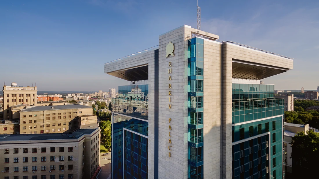 Готель Kharkiv Palace "накрили" скляним куполом